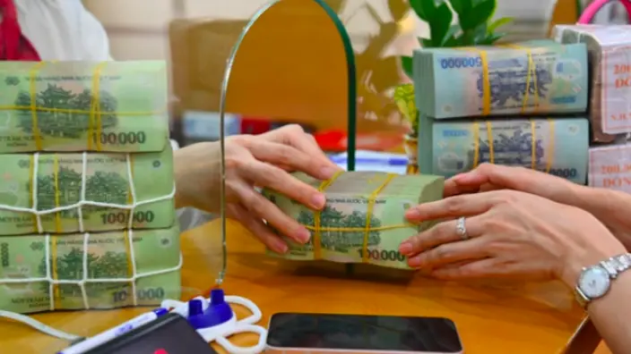 Lượng tiền người dân gửi ngân hàng lập đỉnh mới